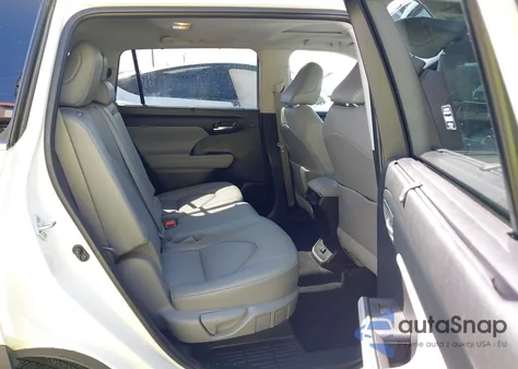 2021 Toyota Highlander Xle z USA, uszkodzony, nr VIN 5TDGZRAH8MS063217